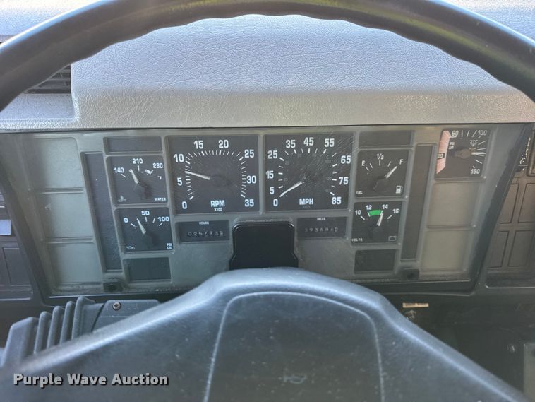 image for item EF2302 2002 International 4700 box truck