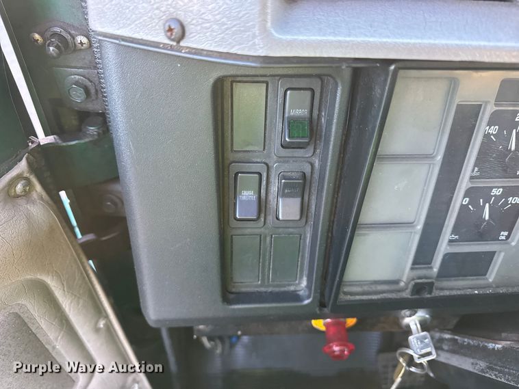 image for item EF2302 2002 International 4700 box truck