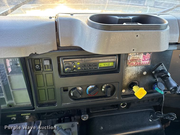 image for item EF2302 2002 International 4700 box truck