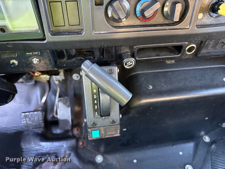 image for item EF2302 2002 International 4700 box truck