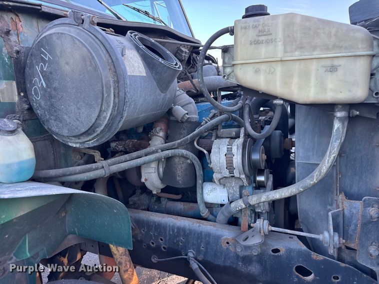 image for item EF2302 2002 International 4700 box truck