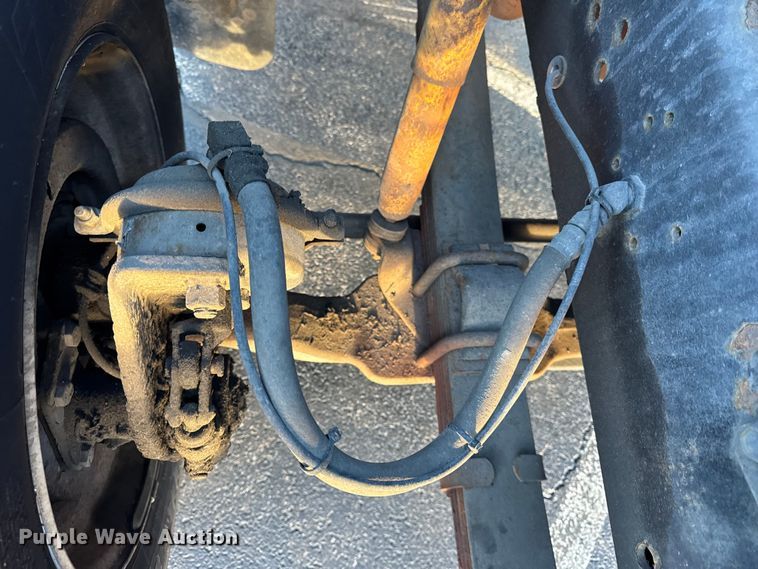 image for item EF2302 2002 International 4700 box truck