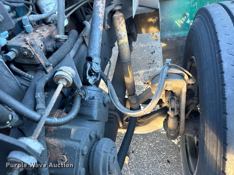 image for item EF2302 2002 International 4700 box truck