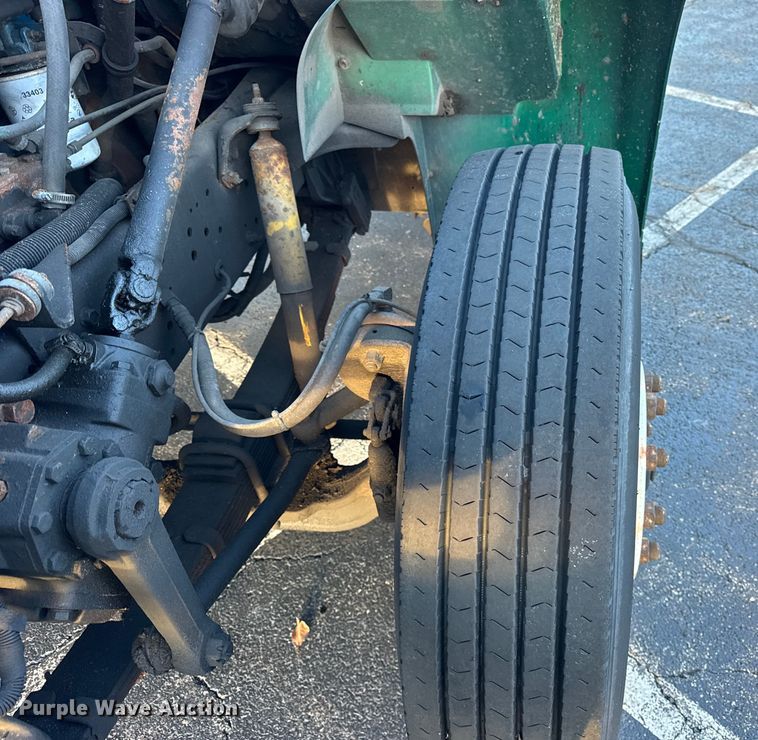 image for item EF2302 2002 International 4700 box truck