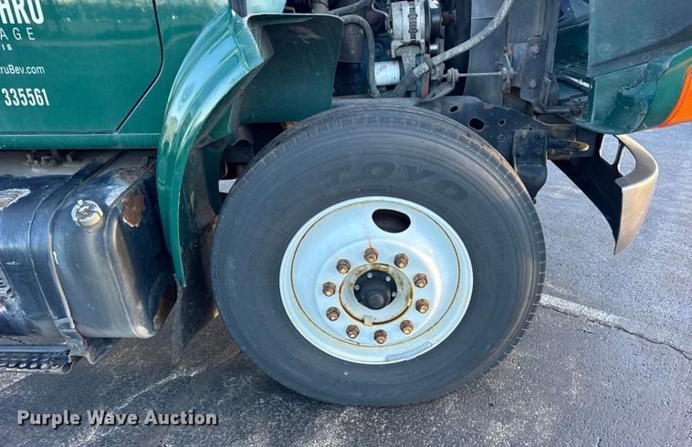 image for item EF2302 2002 International 4700 box truck