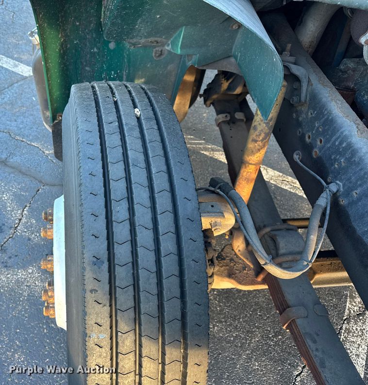 image for item EF2302 2002 International 4700 box truck