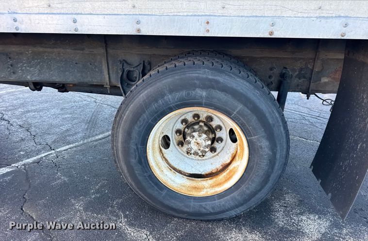 image for item EF2302 2002 International 4700 box truck