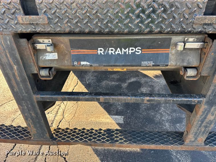 image for item EF2303 2007 International 4300 box truck