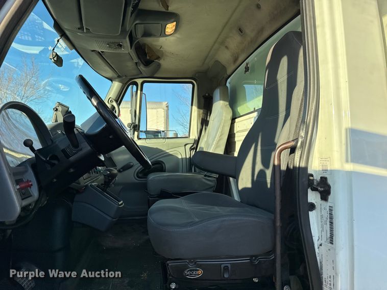 image for item EF2303 2007 International 4300 box truck