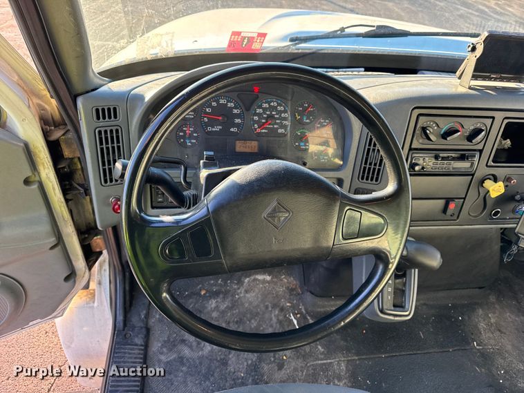 image for item EF2303 2007 International 4300 box truck