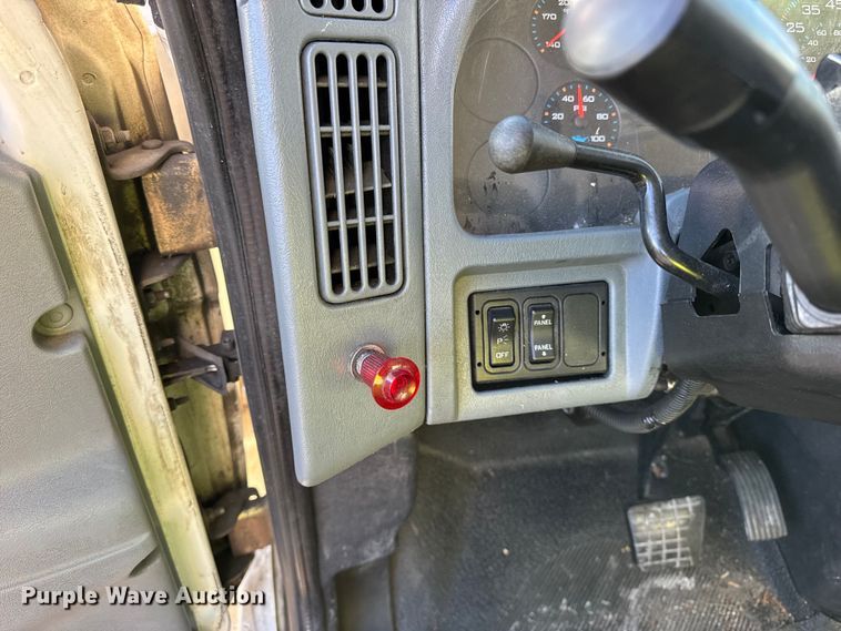 image for item EF2303 2007 International 4300 box truck