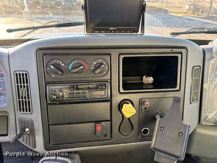 image for item EF2303 2007 International 4300 box truck