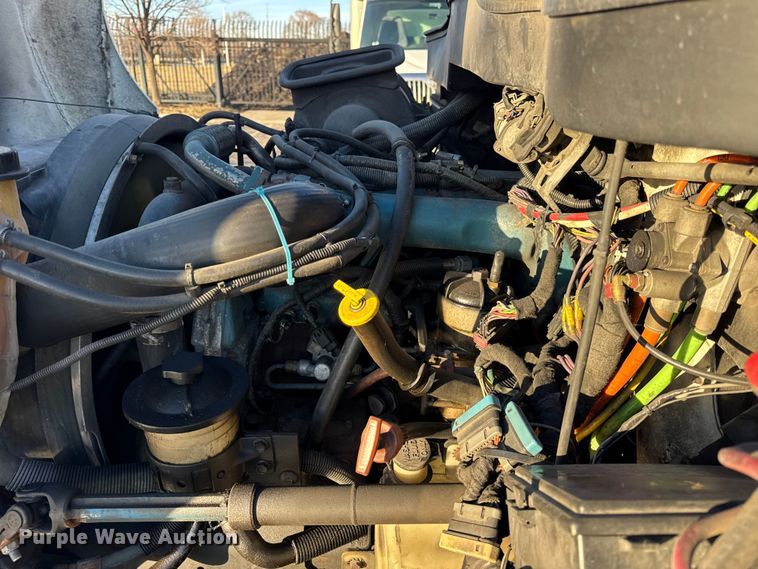 image for item EF2303 2007 International 4300 box truck