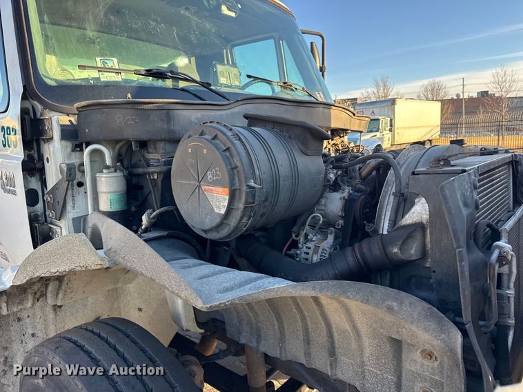 image for item EF2303 2007 International 4300 box truck