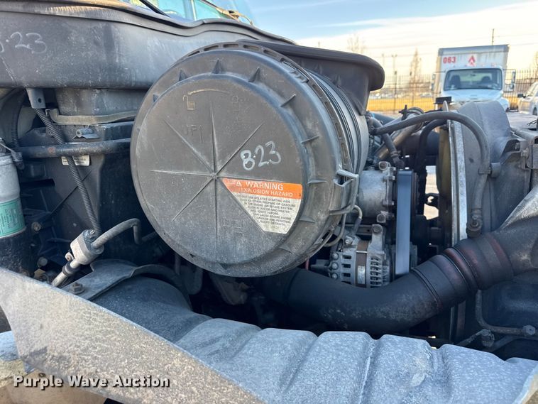 image for item EF2303 2007 International 4300 box truck