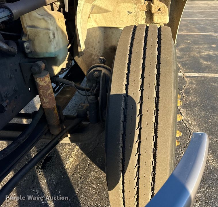 image for item EF2303 2007 International 4300 box truck