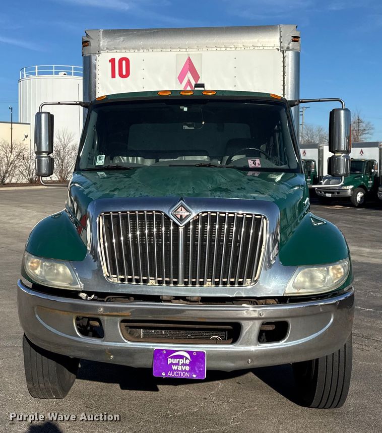 image for item EF2308 2006 International 4300 box truck