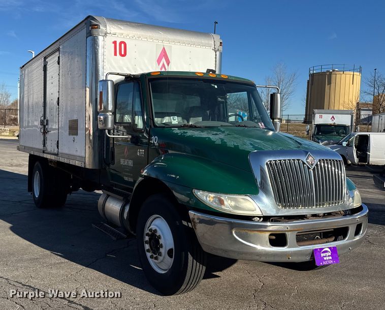 image for item EF2308 2006 International 4300 box truck