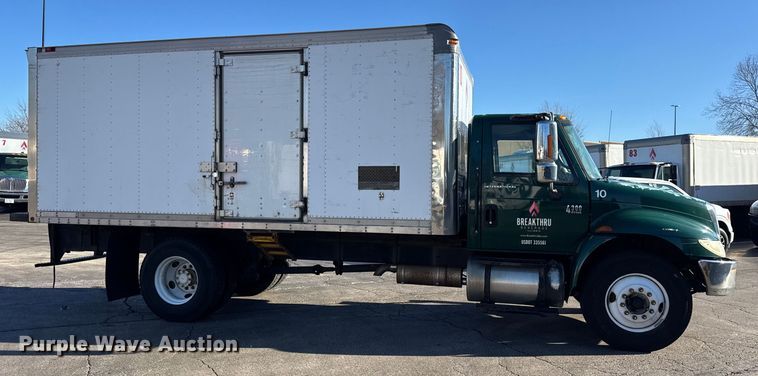image for item EF2308 2006 International 4300 box truck