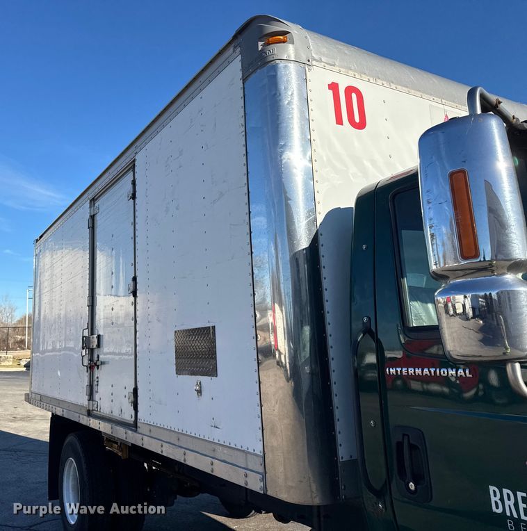 image for item EF2308 2006 International 4300 box truck