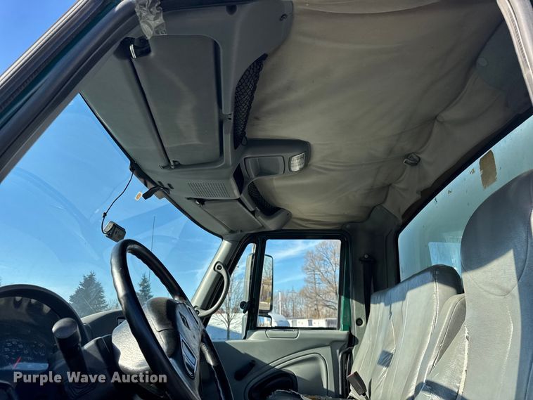 image for item EF2308 2006 International 4300 box truck