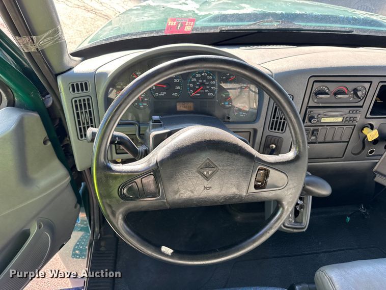 image for item EF2308 2006 International 4300 box truck