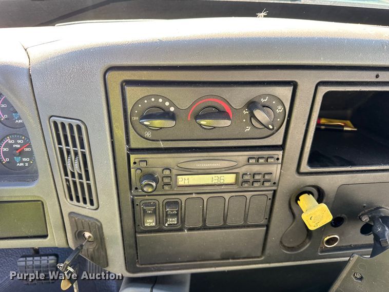 image for item EF2308 2006 International 4300 box truck