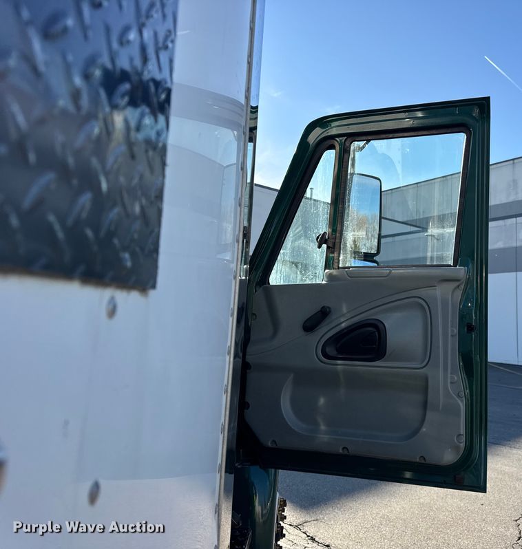 image for item EF2308 2006 International 4300 box truck