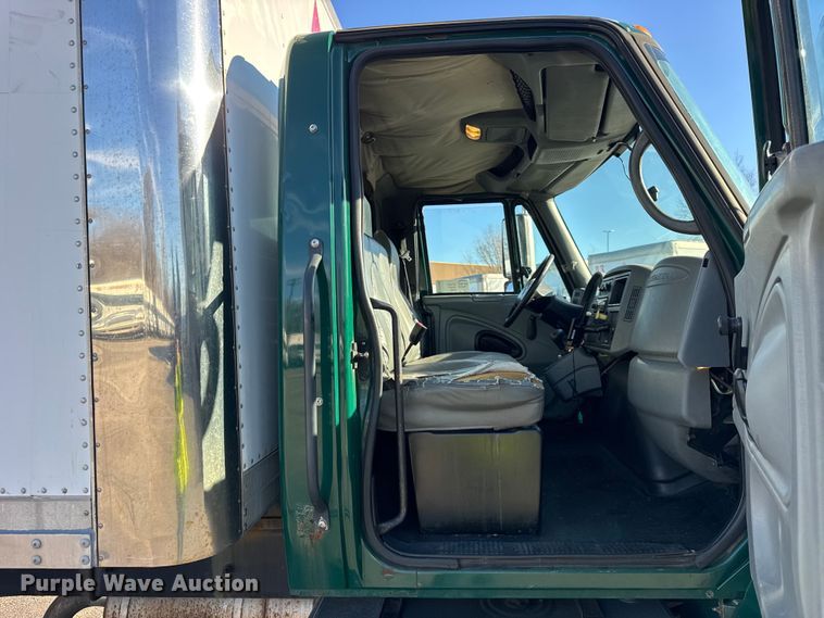 image for item EF2308 2006 International 4300 box truck