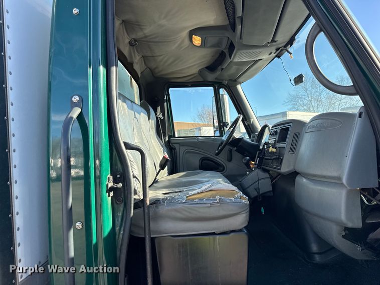 image for item EF2308 2006 International 4300 box truck