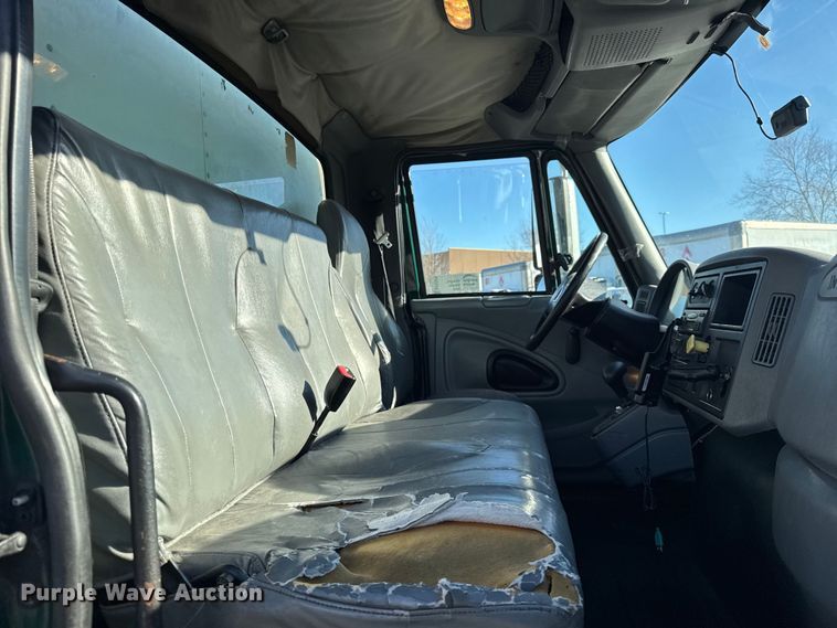 image for item EF2308 2006 International 4300 box truck