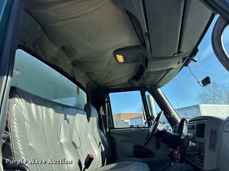 image for item EF2308 2006 International 4300 box truck