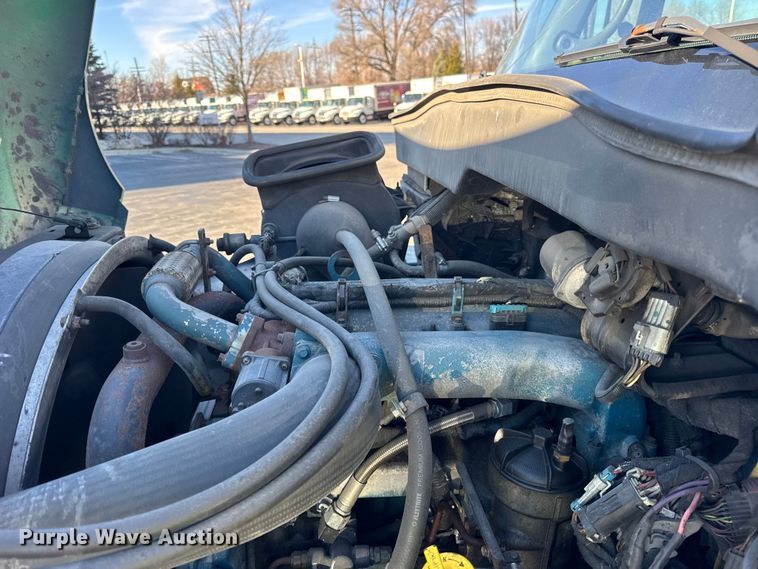 image for item EF2308 2006 International 4300 box truck