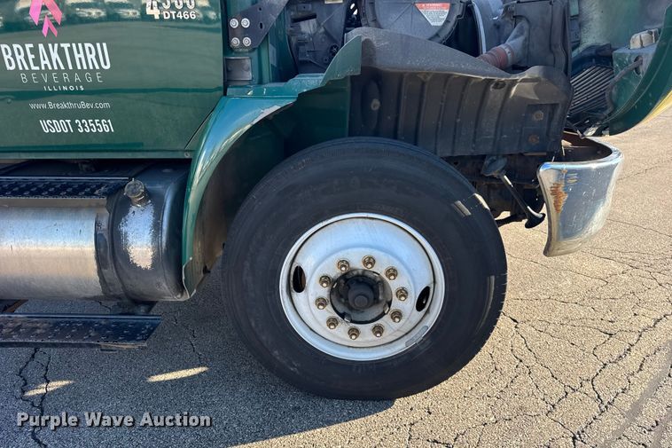 image for item EF2308 2006 International 4300 box truck