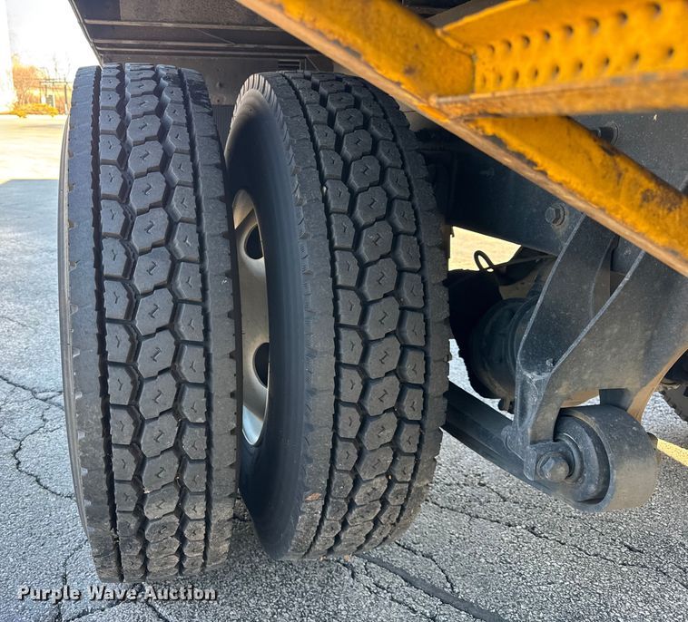 image for item EF2308 2006 International 4300 box truck