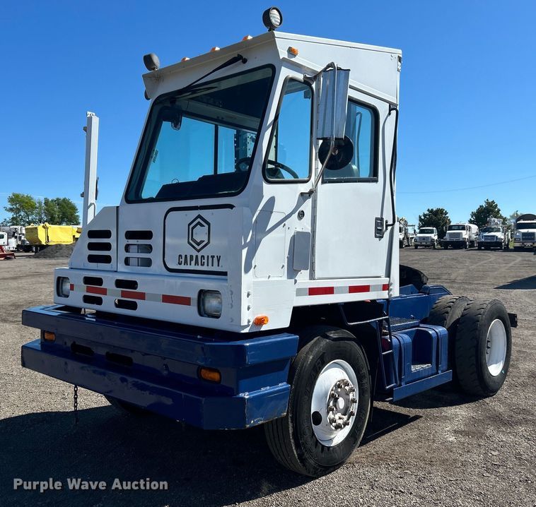 image for item EG1424 2004 Capacity TJ7000 yard truck