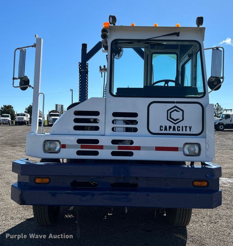 image for item EG1424 2004 Capacity TJ7000 yard truck