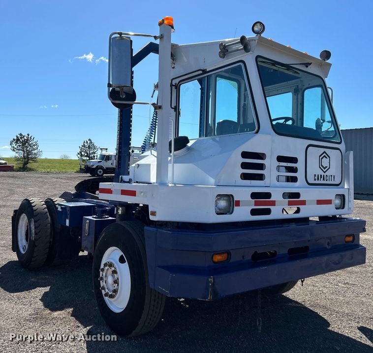 image for item EG1424 2004 Capacity TJ7000 yard truck