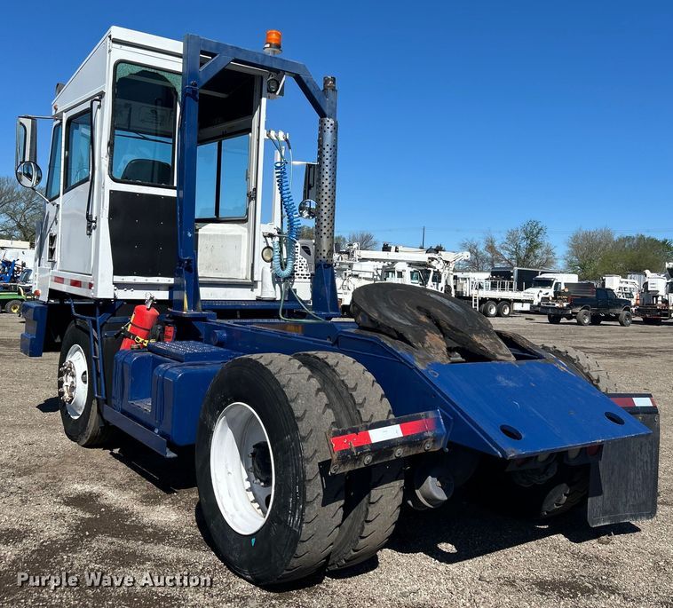 image for item EG1424 2004 Capacity TJ7000 yard truck