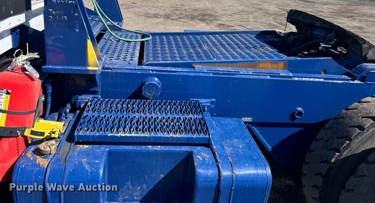 image for item EG1424 2004 Capacity TJ7000 yard truck