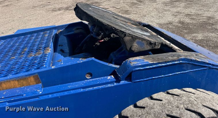 image for item EG1424 2004 Capacity TJ7000 yard truck