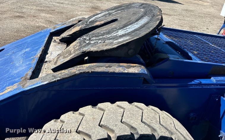 image for item EG1424 2004 Capacity TJ7000 yard truck