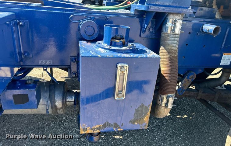 image for item EG1424 2004 Capacity TJ7000 yard truck