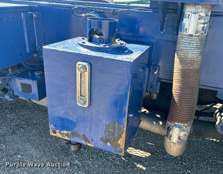 image for item EG1424 2004 Capacity TJ7000 yard truck