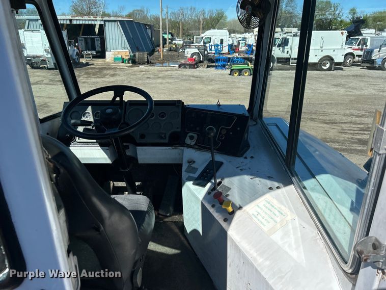 image for item EG1424 2004 Capacity TJ7000 yard truck