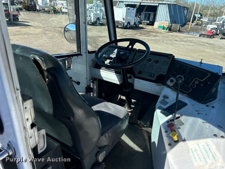 image for item EG1424 2004 Capacity TJ7000 yard truck