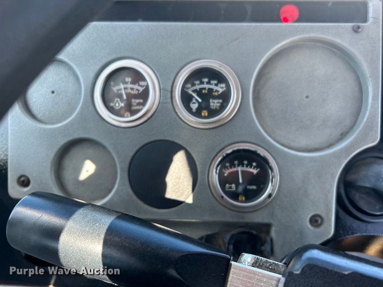 image for item EG1424 2004 Capacity TJ7000 yard truck