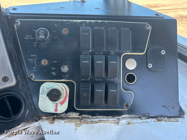 image for item EG1424 2004 Capacity TJ7000 yard truck