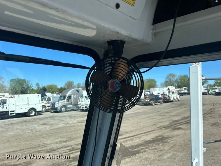 image for item EG1424 2004 Capacity TJ7000 yard truck