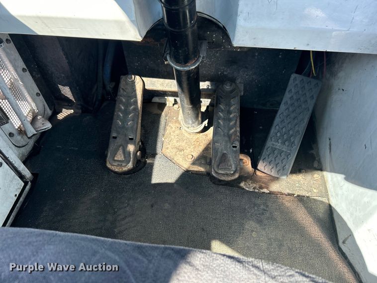 image for item EG1424 2004 Capacity TJ7000 yard truck